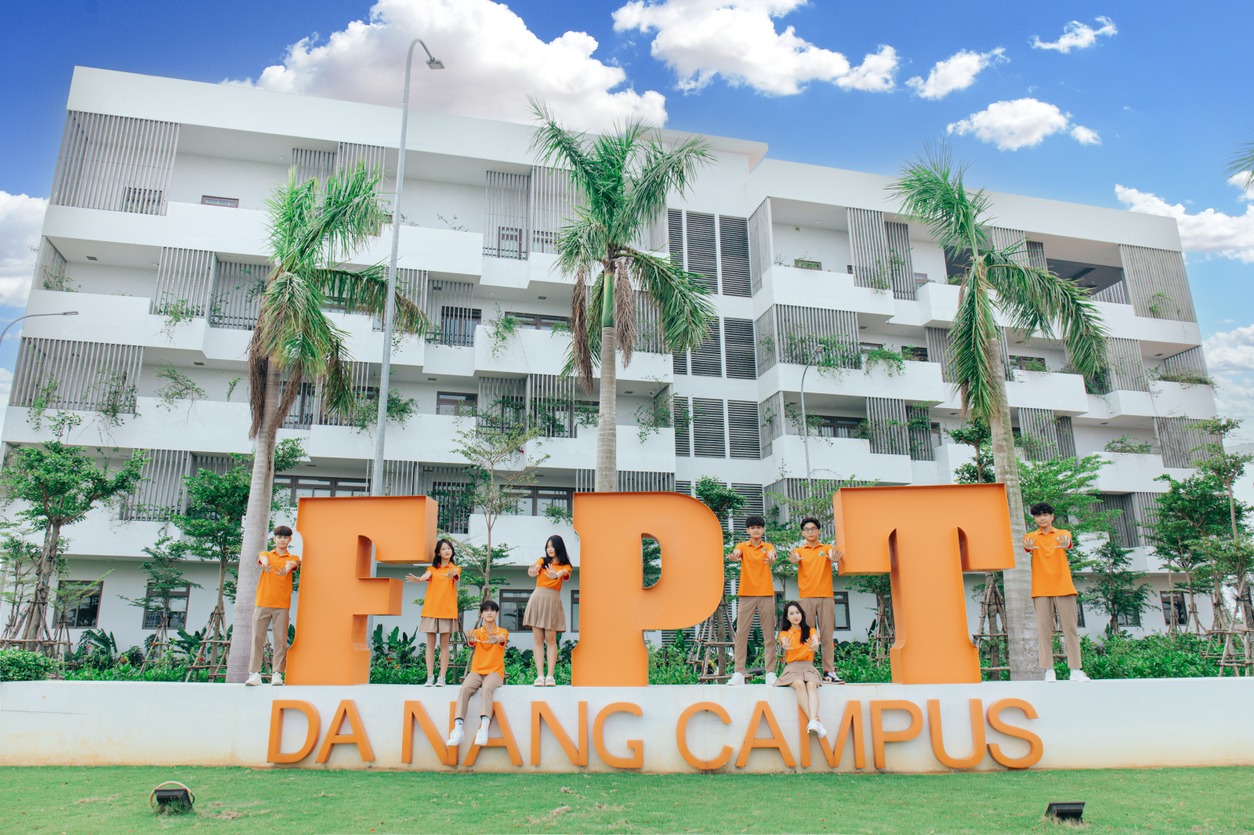 Trường cấp 3 và Đại học FPT Campus