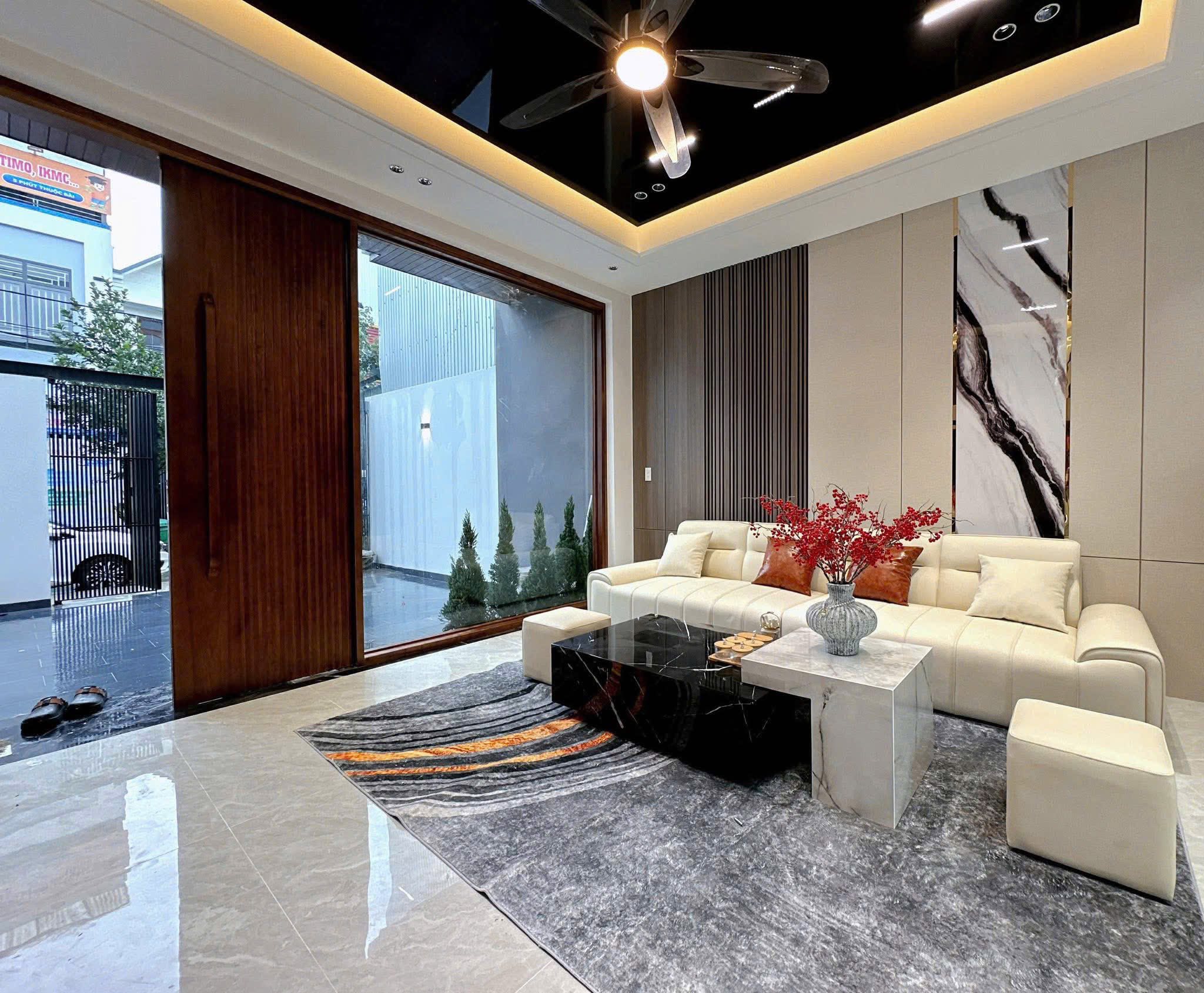 Lối ra vào vách kính full size